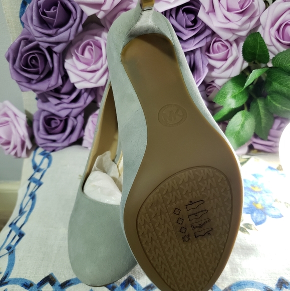 Michael Kors Light Green Shoes Sz 6 - Picture 6 of 7